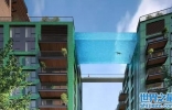 世界第一个全透明的天空泳池，你敢游泳吗？
