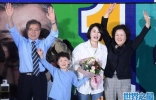 韩国总统文在寅女儿文多惠，现身拉票现场为父助威