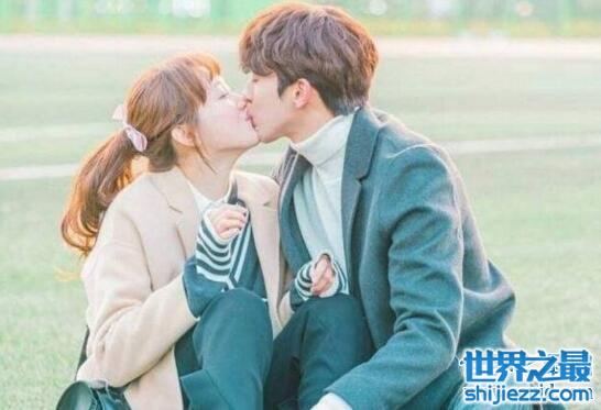 传言两人从1月就开始交往,yg娱乐24晚间仅坦承南柱赫及李圣经确实恋爱