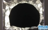 世界上最黑的物质，碳纳米管(人造黑洞吸收99%的光)