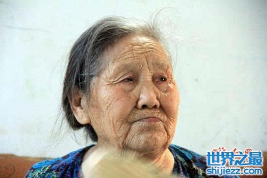 湖南第一寿星，面色红润6颗牙齿(122岁) 