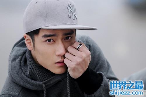 蒋劲夫女友被曝打掉两颗牙齿，家暴事件真相究竟为何？ 