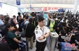 ”天下最好的机场”差不多瘫痪,香港照样”东方之珠”吗?
