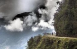 世界上最危险的公路，玻利维亚永加斯北路每年丧命300游客