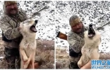 哈萨克斯坦猎人残忍折磨野狼
