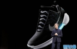 美国体育用品巨头Nike公布首款可以自动绑带的运动鞋HyperAdapt 1.0 ...