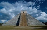 玛雅金字塔的惊人巧合，遗迹上方存在神秘光束