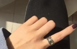 食指戴戒指是什么意思，食指戴戒指的人都很好追(三种含义)