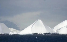 南极洲冰雪融化之后 底下还藏有“金字塔” 这会是外星科技吗
