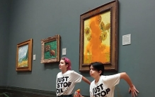 看播客丨在博物馆里泼画的环保主义者：是破坏，还是艺术？