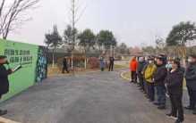 我国出现最新的丧葬方式 把逝者骨灰倒入树干（树葬方式）