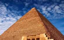 埃及金字塔是世界七大奇迹，塔身严丝合缝，刀片都插不进！真的吗