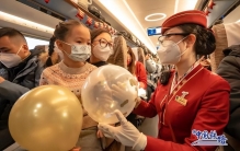 中国铁路：世界运营里程最长高铁，10周岁快乐！