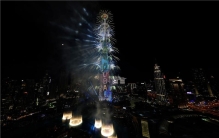 世界最高建筑哈利法塔上演新年烟花灯光秀