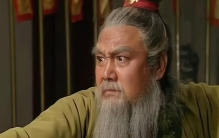 40岁的黄忠武力值有多强能打败关羽甚至吊打吕布吗（能打败关羽）