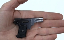 世界上最小的手枪非常罕见非常昂贵（蜂鸟手枪）