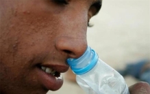 非洲国家的特殊癖好 居然会把胶水当成毒品（胶水毒品）