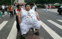 中国第一胖的男生 出门只能依靠轮椅（肥胖影响）