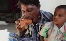 世界上最爱吃砖头的人 每天都要靠吃砖头生活（异食癖）