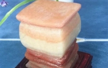 河北男子捡到一块石头 居然是一块无价之宝（珍惜石头）