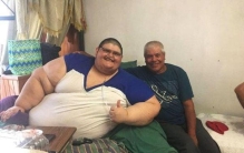 躺床6年没走过路！他596kg是“世上最重” 缩胃2次要减肥