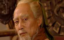 华佗在世医治了很多病人 研发了麻醉药物（救死扶伤）