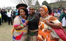 女性婚前不能穿上衣 可以实现一夫多妻制的国家（种族规则）