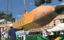 世界上最大的铅笔：长23米/重9吨（需要吊车才能拉起）