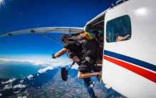 客机没有降落伞 为啥飞机不给客人预备？（空难降落）