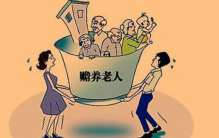 九旬老太在家中烤火遭嫌弃 儿子居然这么做（赡养老人）