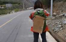 川藏线上的穷游女人无人搭理 为什么会这样？（穷游女）