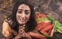 印度少女公开拍卖自己的初夜 为什么要这样？（女性地位）