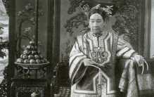 慈禧在上厕所时 为何宫女嘴含温水等在一旁（严重痔疮）