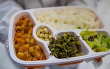 1000多人的火车 为啥几十份饭卖不出去？（火车盒饭）