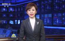 央视主持人海霞缺席《新闻联播》7个月，近照满头白发，老了太多难认出