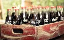 国外可乐两块钱能赚钱 为啥国产汽水6块钱都要亏本（汽水韭菜）