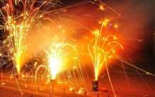 混乱的烟花爆竹市场 年味儿一定需要烟花吗？（放烟花）