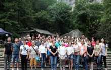 跟团旅游的时候 为啥到了饭点导游就不见（导游套路）