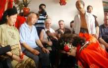 为啥嫁中国的外国女人 有很多都会选择离开（中外通婚）