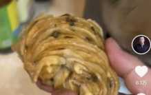 男人花了20万元去三亚度假 却被自己老爸老妈制裁（节约粮食）