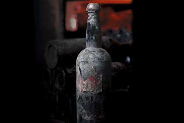 【世界十大最贵红酒，第一名是1992年啸鹰赤霞珠干红 】图3