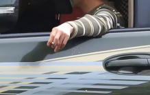 司机走在川藏线上 为啥点根烟要扔到窗户外面？（自驾游）