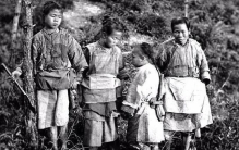 清朝嫔妃的鞋子 为什么是马蹄底样式的（方便皇帝辨认）