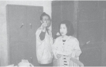 韩国老板让中国小伙下跪 小伙居然这么选择（韩国职场）