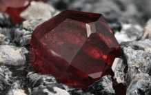 世界最贵十大宝石排名：翡翠上榜，硅硼铝钙石排第一