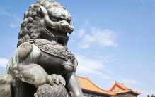 千万别摸故宫的石狮子 这有什么说法？（故宫雕塑）