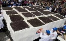 世界上最大的冰淇淋蛋糕：将近10吨重（召集百人制作）