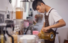 大学生寒假工遭遇欠薪 维权后老板更加强硬（拖欠薪资）