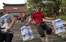 现在的泰山这么便利 为啥还有挑山工（挑山工）