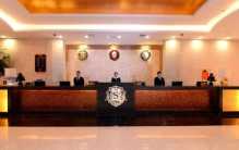 酒店前台工资那么低 为啥还有人愿意干？（酒店工作）